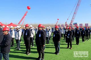 黃河最大跨徑斜拉橋東營(yíng)黃河公鐵大橋主墩承臺(tái)澆筑圓滿落幕