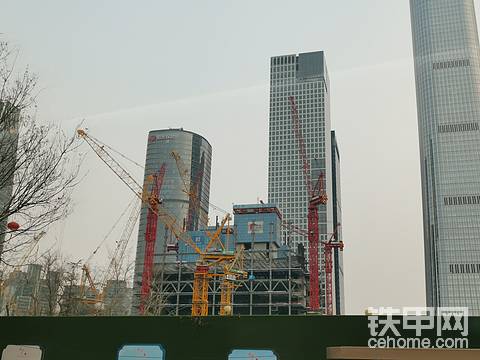 路過北京國貿(mào)，看看這里工作的建筑起重機是哪些品牌