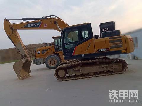 出售22年7月三一205挖機，