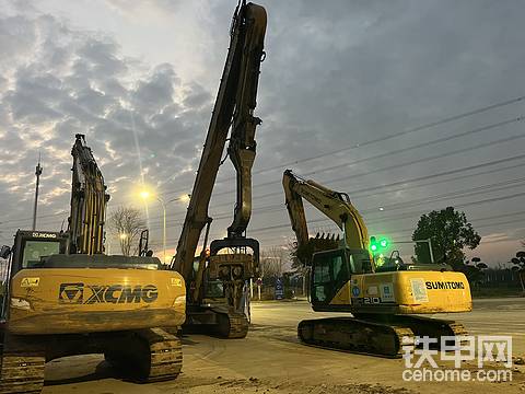 山東濟(jì)南200挖機(jī)多少錢一個(gè)小時(shí)？