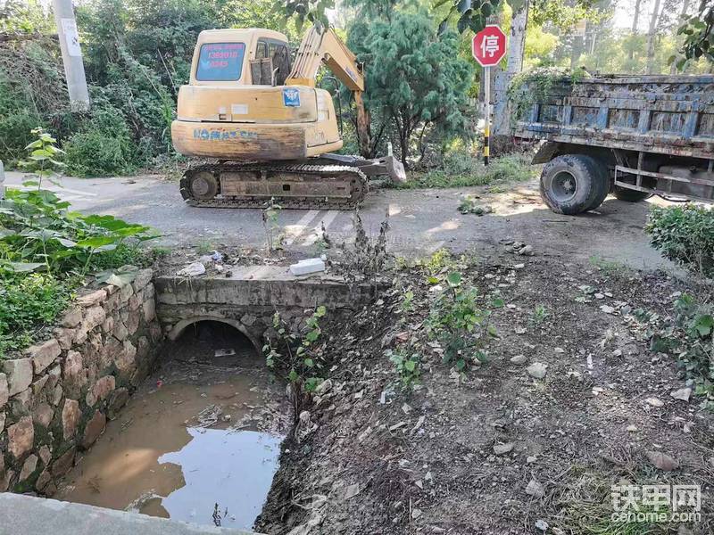 鐵甲小挖清理公路邊溝-帖子圖片