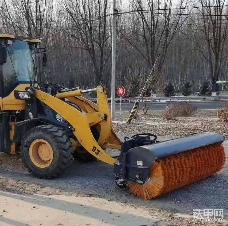 20鏟車(chē)配套工作寬度2米的掃雪機(jī) 適合物業(yè)小工程路面上使用
