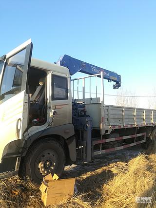 吊車作業(yè)安全必備：特力康近電感應報警器精準預警保平安