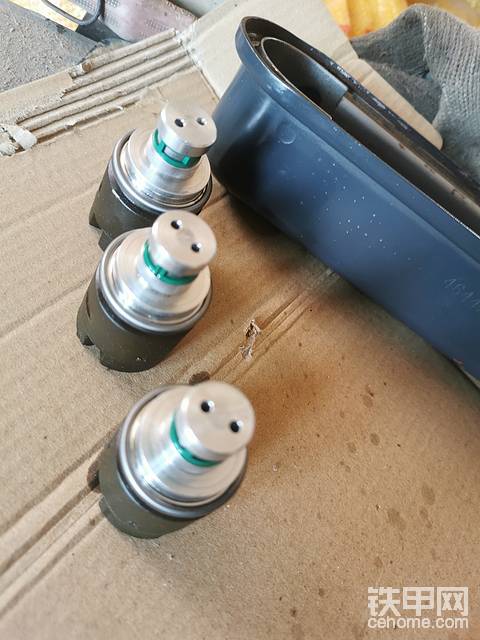柳工CLG856H裝載機(jī)維修之換擋故障