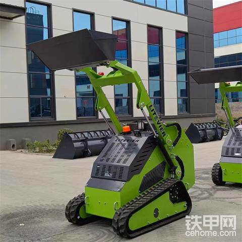遙控滑移裝載機(jī)矮體微型鏟車操作靈活