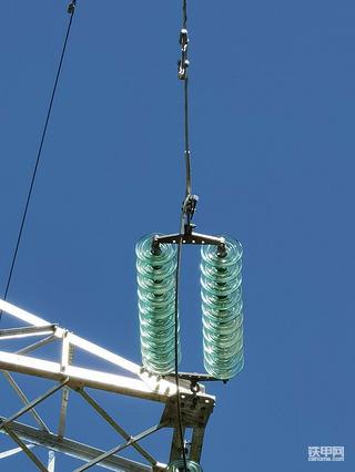 為何電力行業(yè)偏愛輸電線路智能線夾測溫裝置