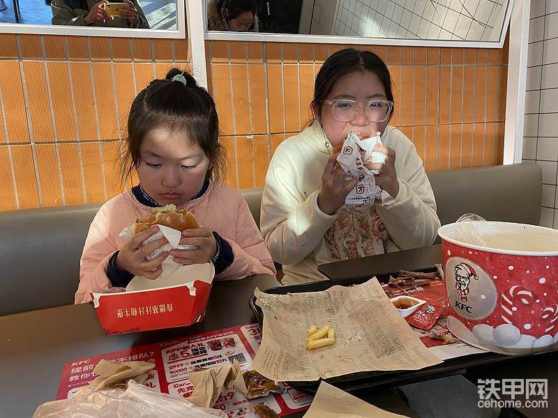 还好闺女不算丑