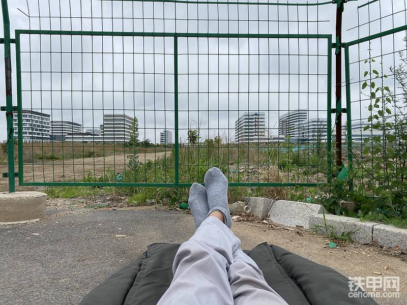 隔绝花花世界的另一群人在工地