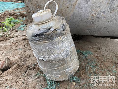 一方净土以此疗伤，颠沛流离不问沧桑哪怕风吹日晒 周遭荒凉