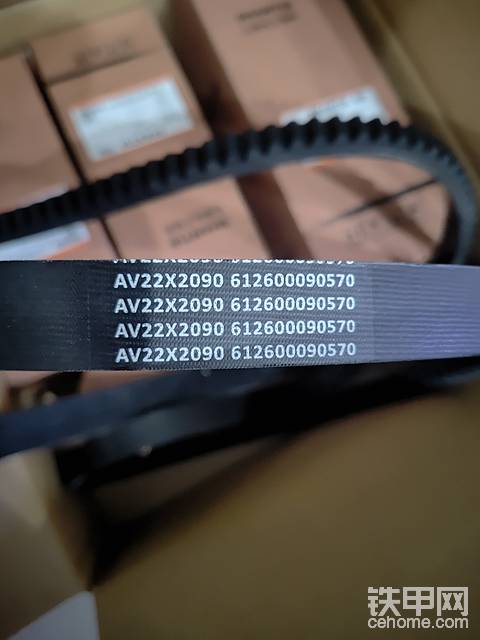 SD22推土机更换皮带潍柴WP12发动机