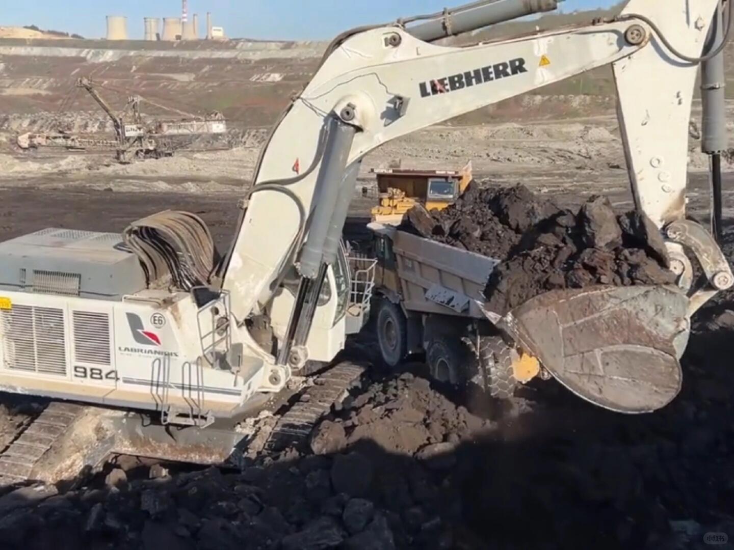 利勃海尔984装车作业-帖子图片