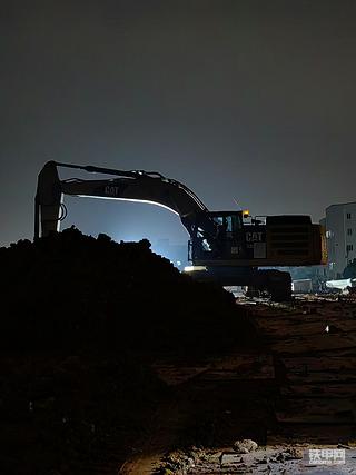挖机夜景