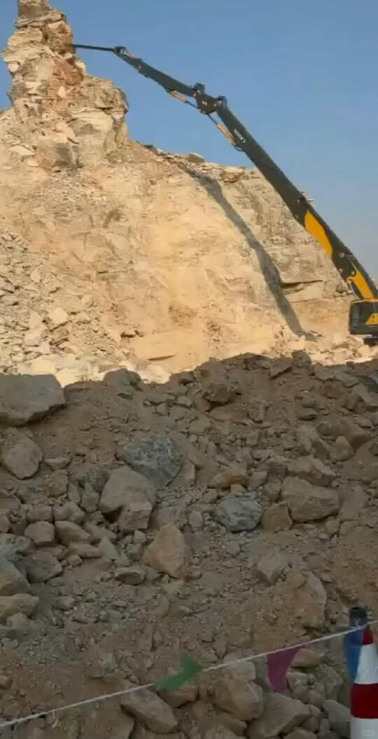 沃尔沃460挖掘机40米三节拆楼臂高拆排险-帖子图片