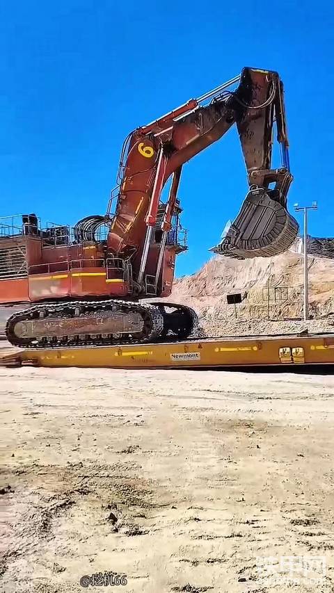 庞然大物平稳上车