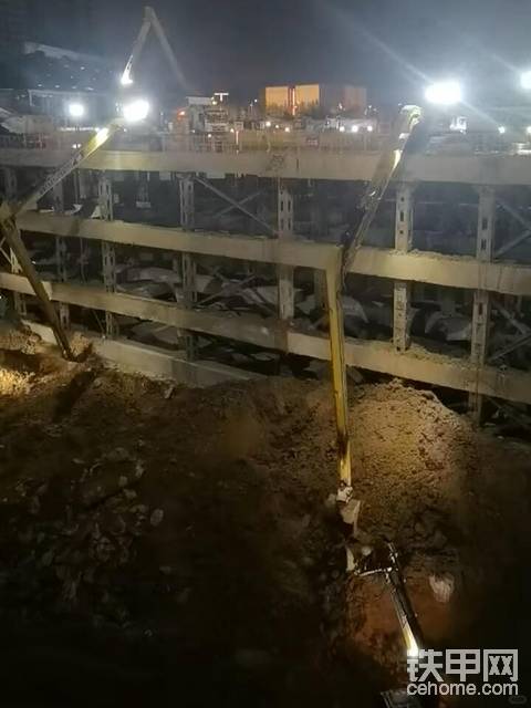 加长臂深挖视频，挖掘机加长臂