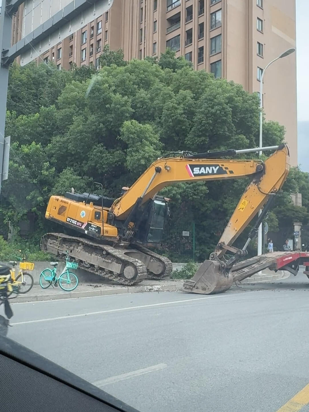 挖掘機(jī)：媽媽我到站了，準(zhǔn)備開(kāi)工-帖子圖片