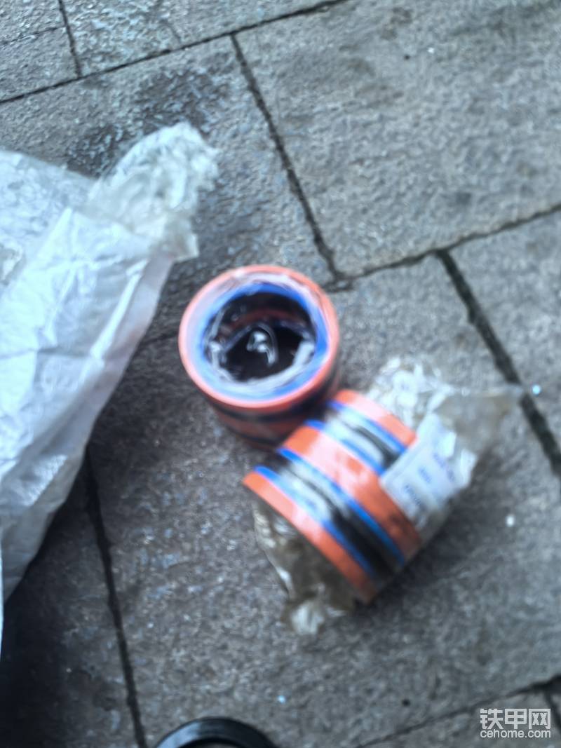 一次性都是5套5套的买，不值钱，总比换总成便宜多了，自己修把活塞重新做过，尺寸变一下，油封就很耐用