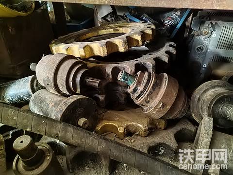 关于挖掘机行业内卷严重影响生存