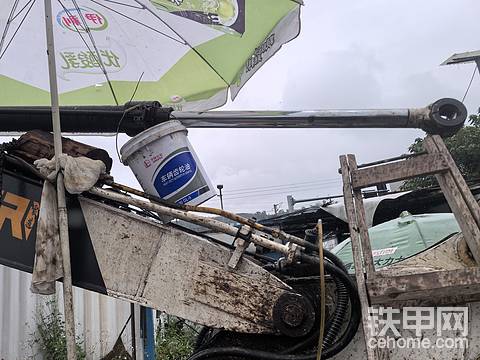 修挖机省钱的第一部-更换油封油封