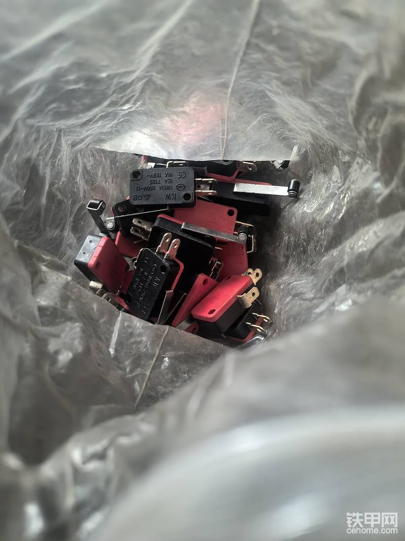 这个东西非常便宜，没有那么想的那么贵，只是找个师傅帮你换一下200块是算便宜的