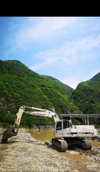 招挖机顶班的联系，在新疆