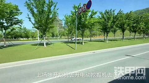 今天体验了一下三一重工的电动挖掘机，特别好开不信你试试！