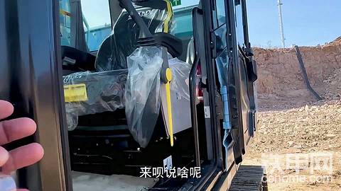 今天体验了一下三一重工的电动挖掘机，特别好开不信你试试！