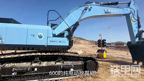 今天体验了一下三一重工的电动挖掘机，特别好开不信你试试！