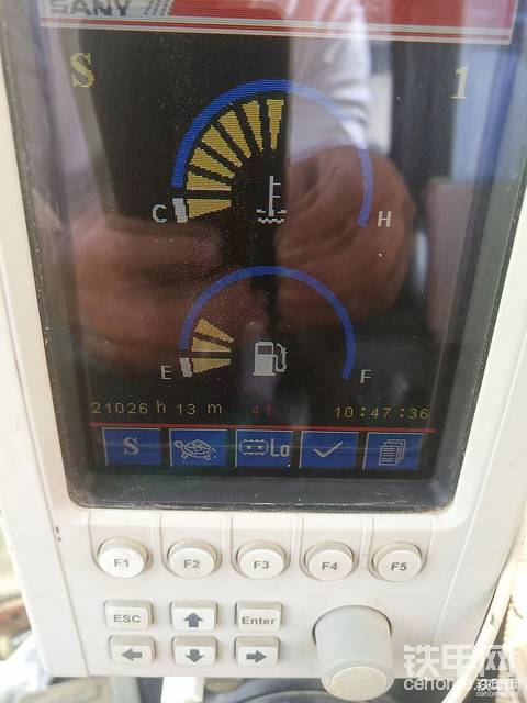 设备一：11年三一215－8S 26000小时使用报告