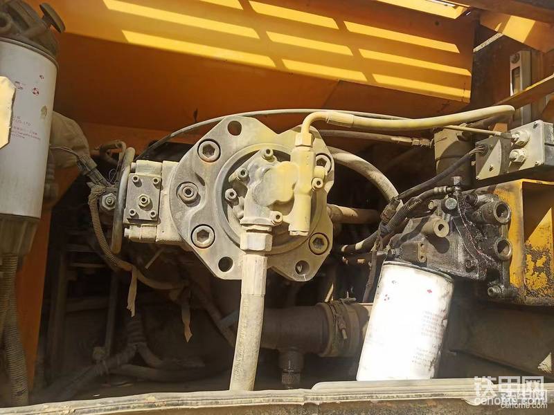 先导泵上没有“九”字，原装进口的