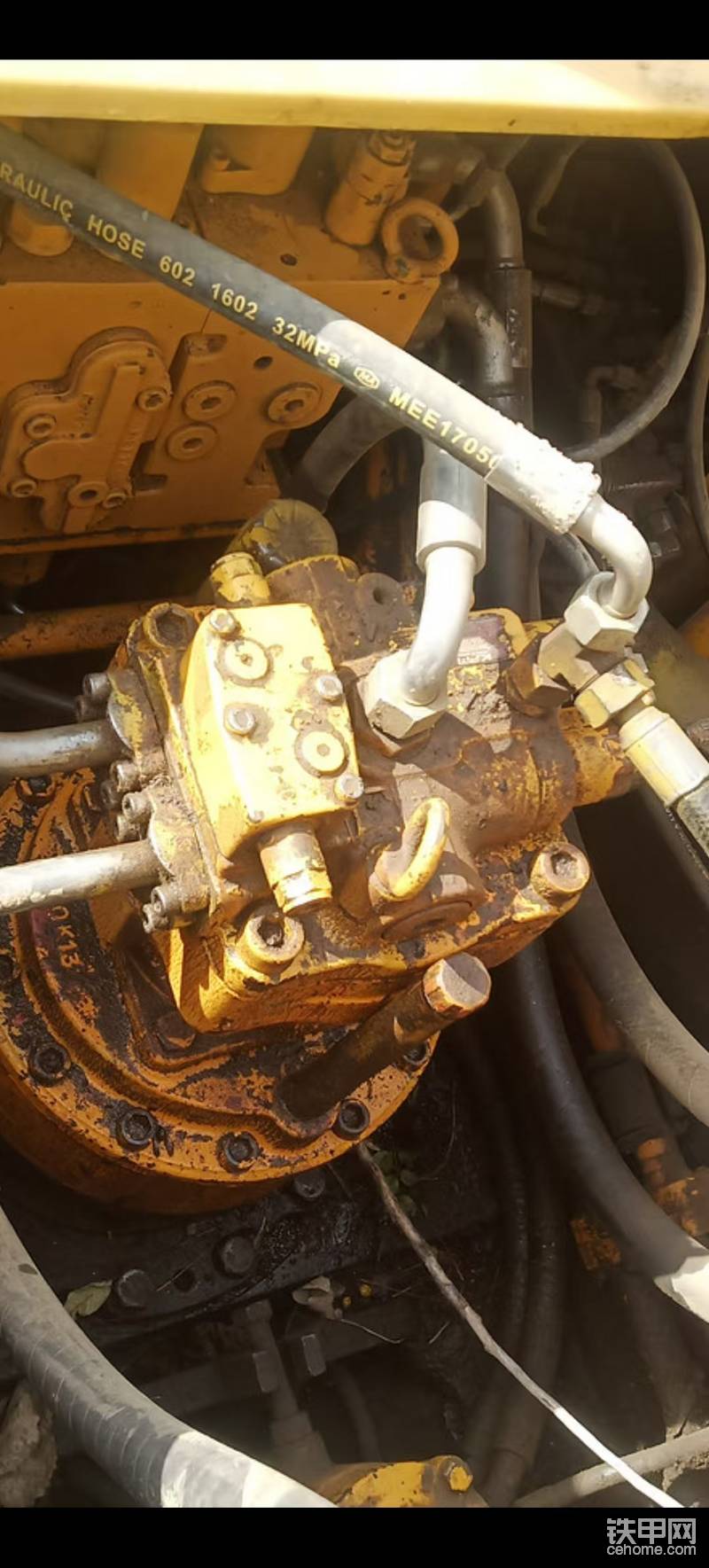 防摆阀块缝隙易渗油，180系列的通病