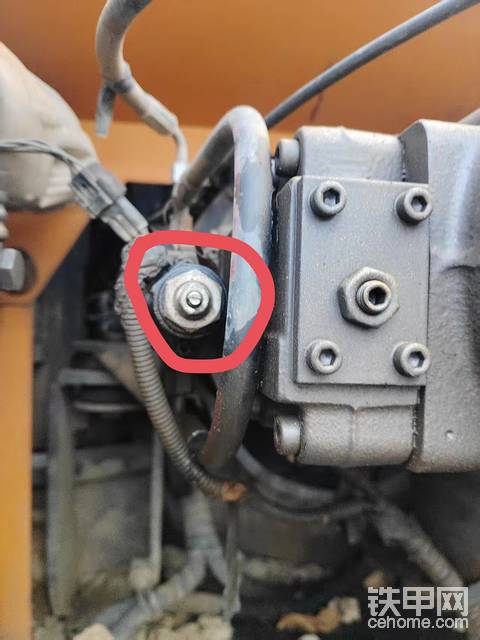 分享一个故障案例：三一 215行走跑偏