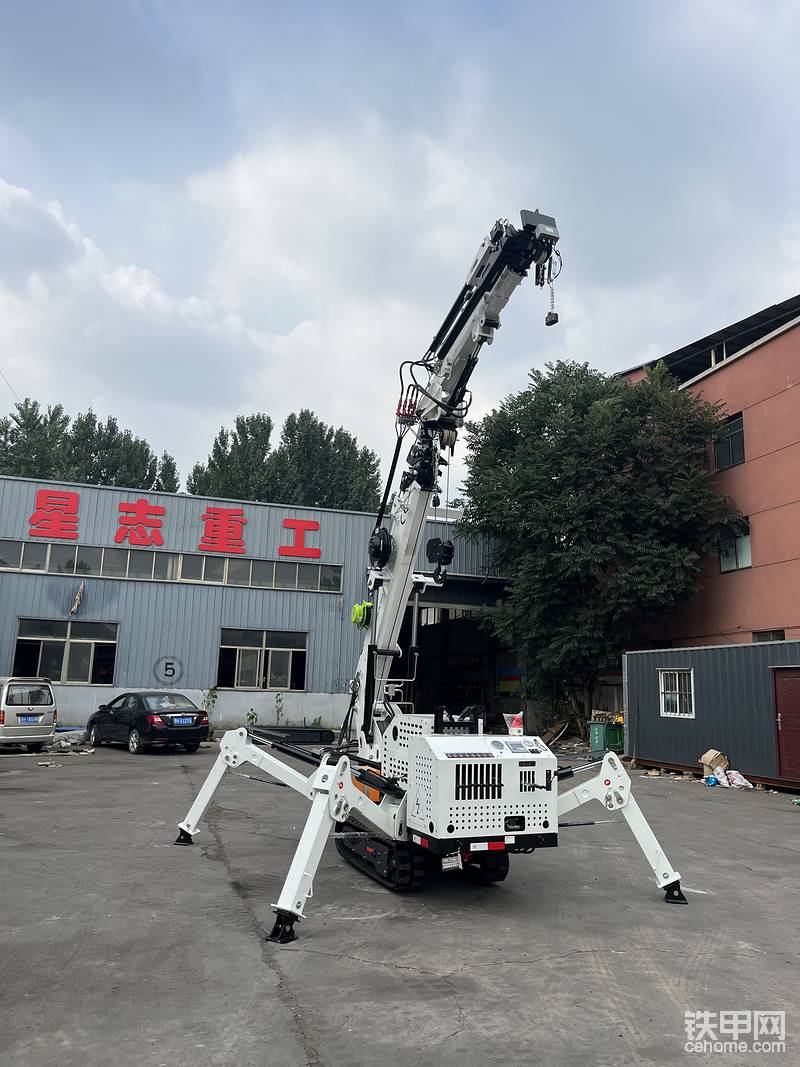 3吨蜘蛛吊车带飞臂