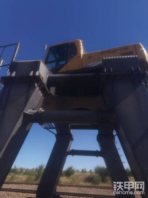 卖临工8成新高腿挖掘机，使用小时数很少