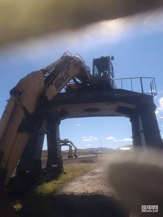 卖临工8成新高腿挖掘机，使用小时数很少