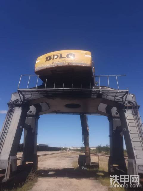 卖临工8成新高腿挖掘机，使用小时数很少