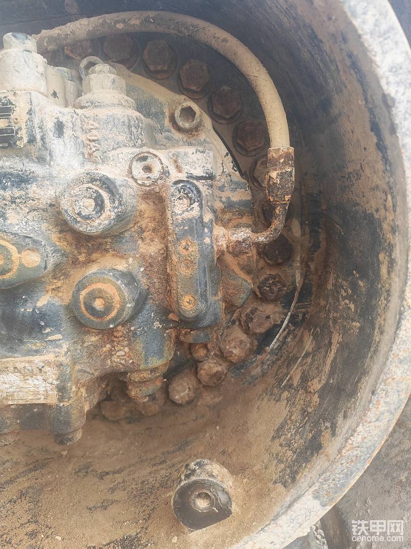 左边也一样搞里头，弯头小管腐蚀的比较严重