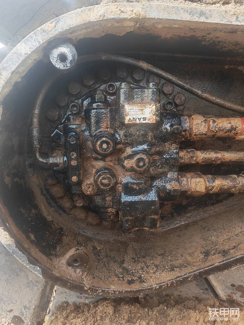 左边也一样搞里头，弯头小管腐蚀的比较严重