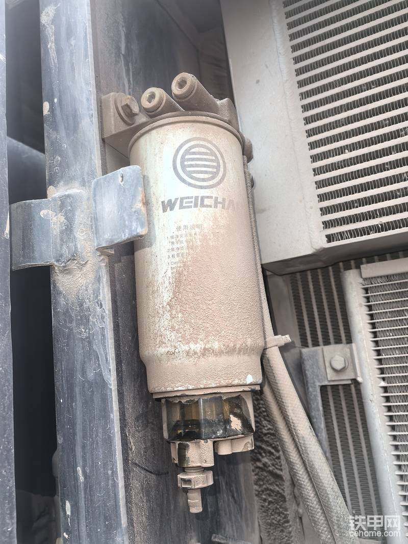 还有两种方法，第一道加50装载机潍柴滤芯配派克滤芯，第一道滤芯你可以不用质量好的，一般的就可以，过滤大部分杂质和沉淀水份就可以了