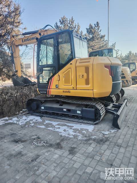 75挖机价格战