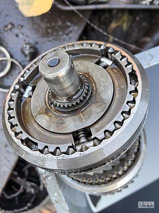 维修挖机省钱第八部-维修轮挖变速箱