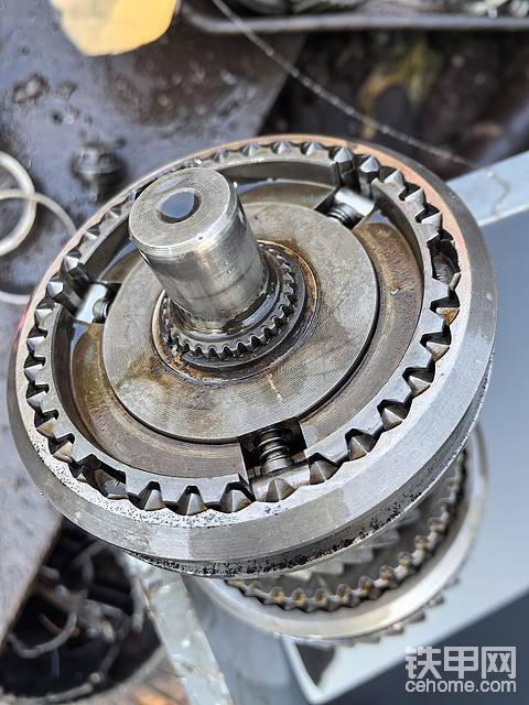 维修挖机省钱第八部-维修轮挖变速箱