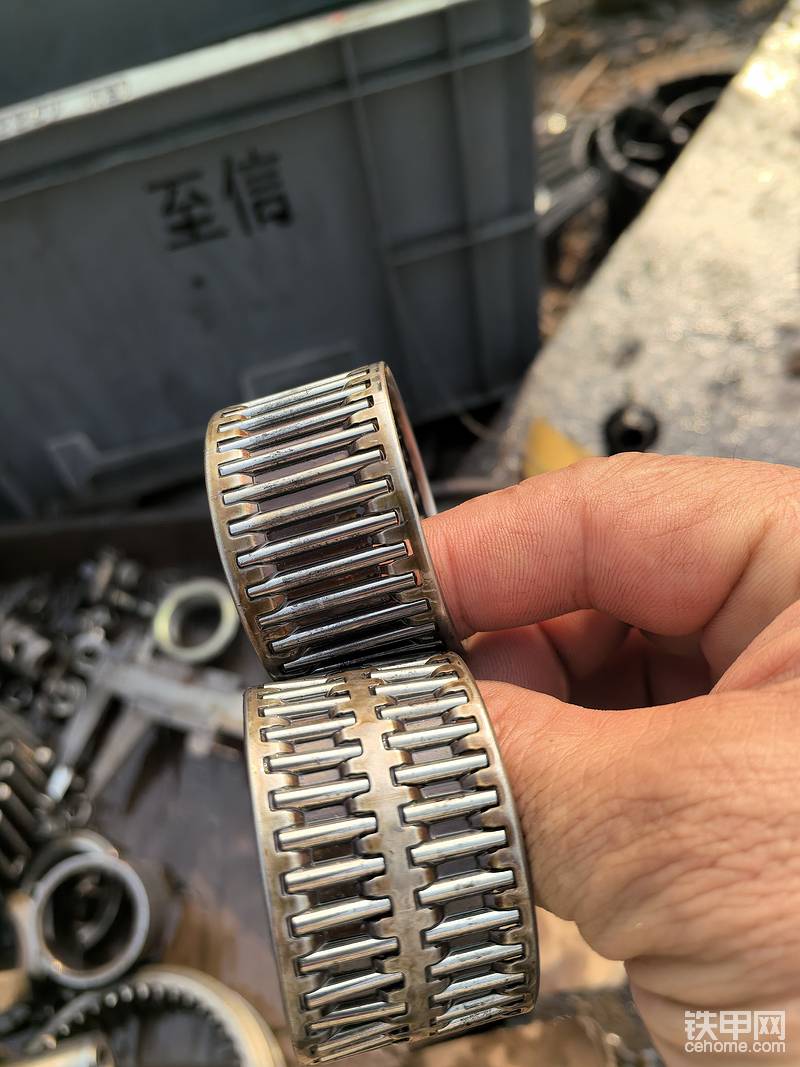 这个是1档和倒档滚针轴承，不知道上1档和倒档的，可以量一下齿轮中间高度和滚针轴承的高度就可以确定位置，