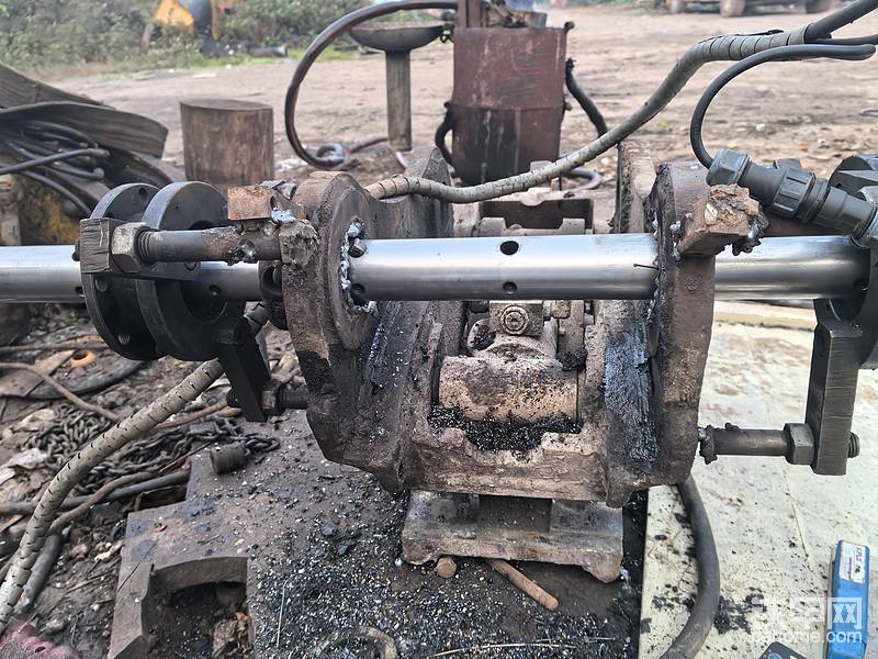 不停的装镗杆，拆镗杆，装自动焊接，