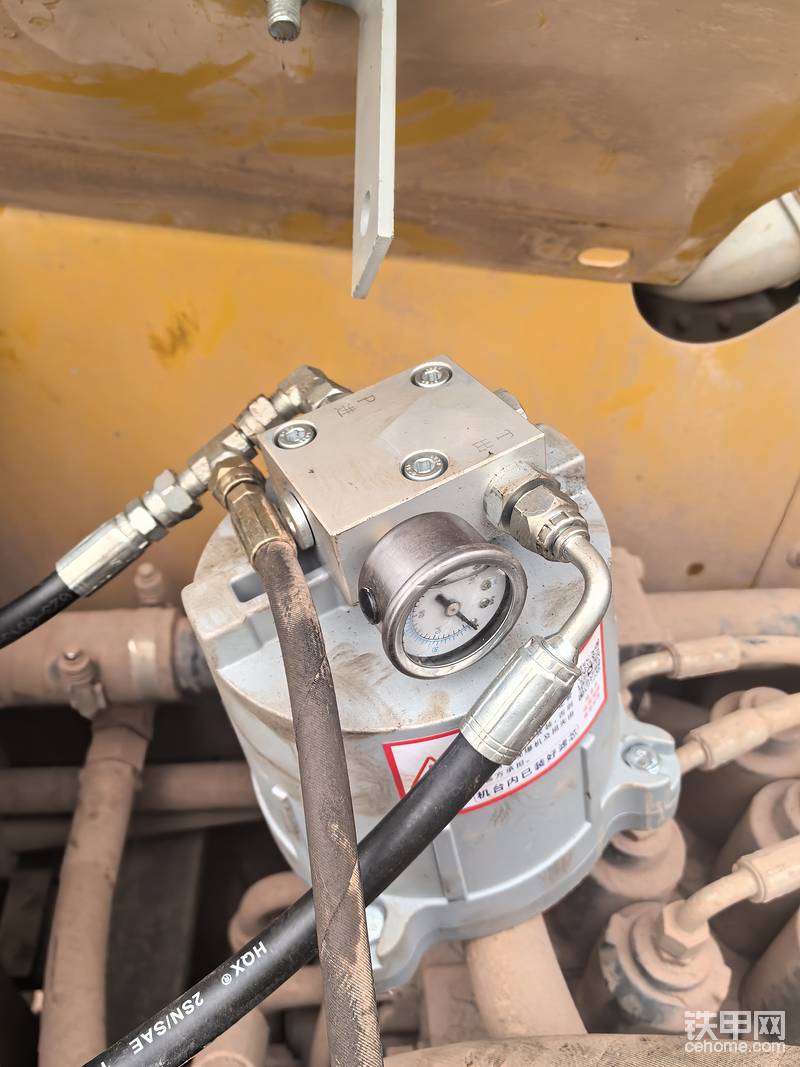 油污过滤器每台挖机我都是标配，只有用过这个的才知道有多好用，当然不用这个，挖机也一样的用