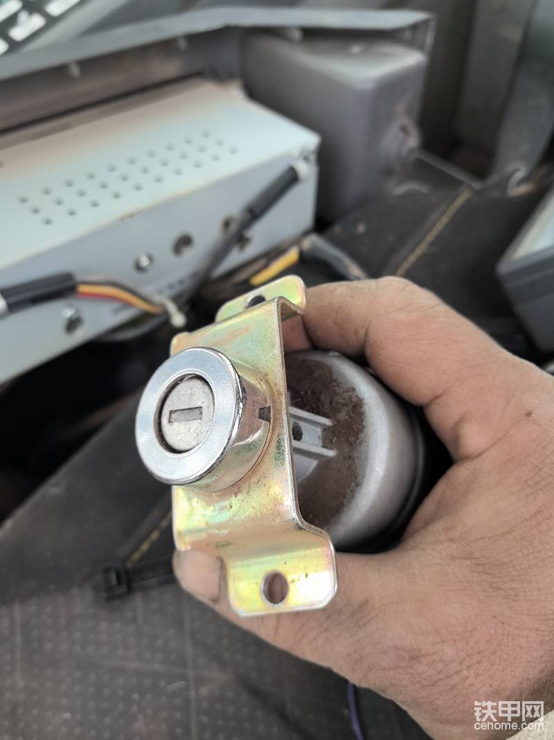 就是这个螺母容易松，拧钥匙就受不了力，