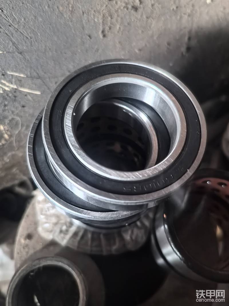 我做虎口，中间留1/3镗大一点，不让挖斗销受力，销就不会断掉