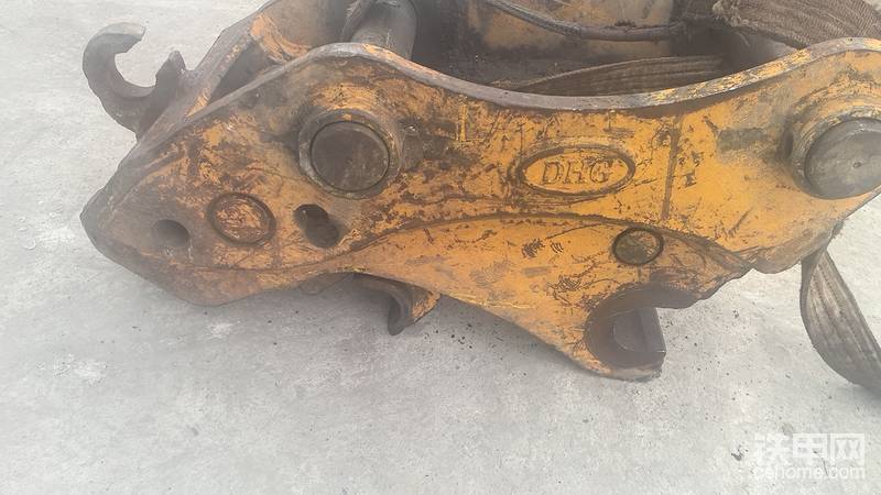 又买了一台20吨级快换，还得自己改，