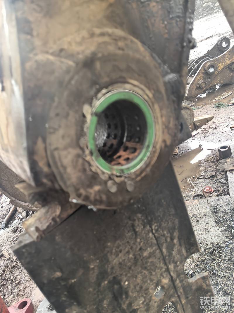 装上斗销油封，防尘，防止泥土的进入，我感觉油封是非常重要的，很多都觉得可有可无的