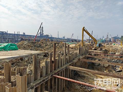 【早出晚归挖机郞】